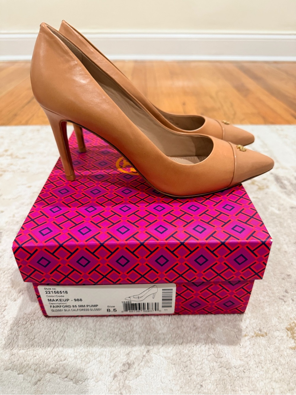 Tory Burch Two-Tone Tan and Beige Pointed-Toe Pumps with Gold Logo - Picture 6 of 9